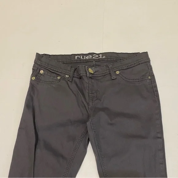 ⭐️ Rue21 gray skinny leggings. Size 5/6 - Picture 3 of 7